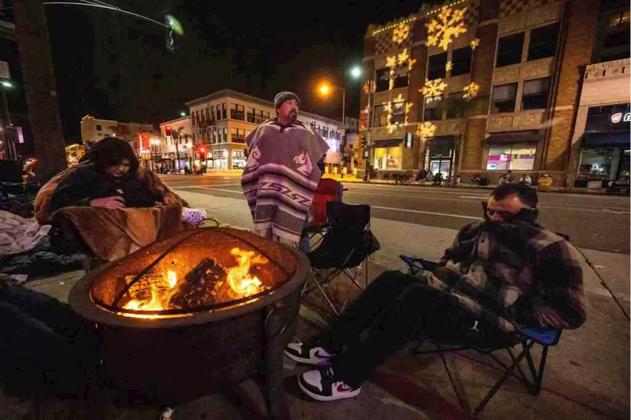 Authorities report thinner overnight Rose Parade crowd on Colorado Blvd., but fewer public safety problems