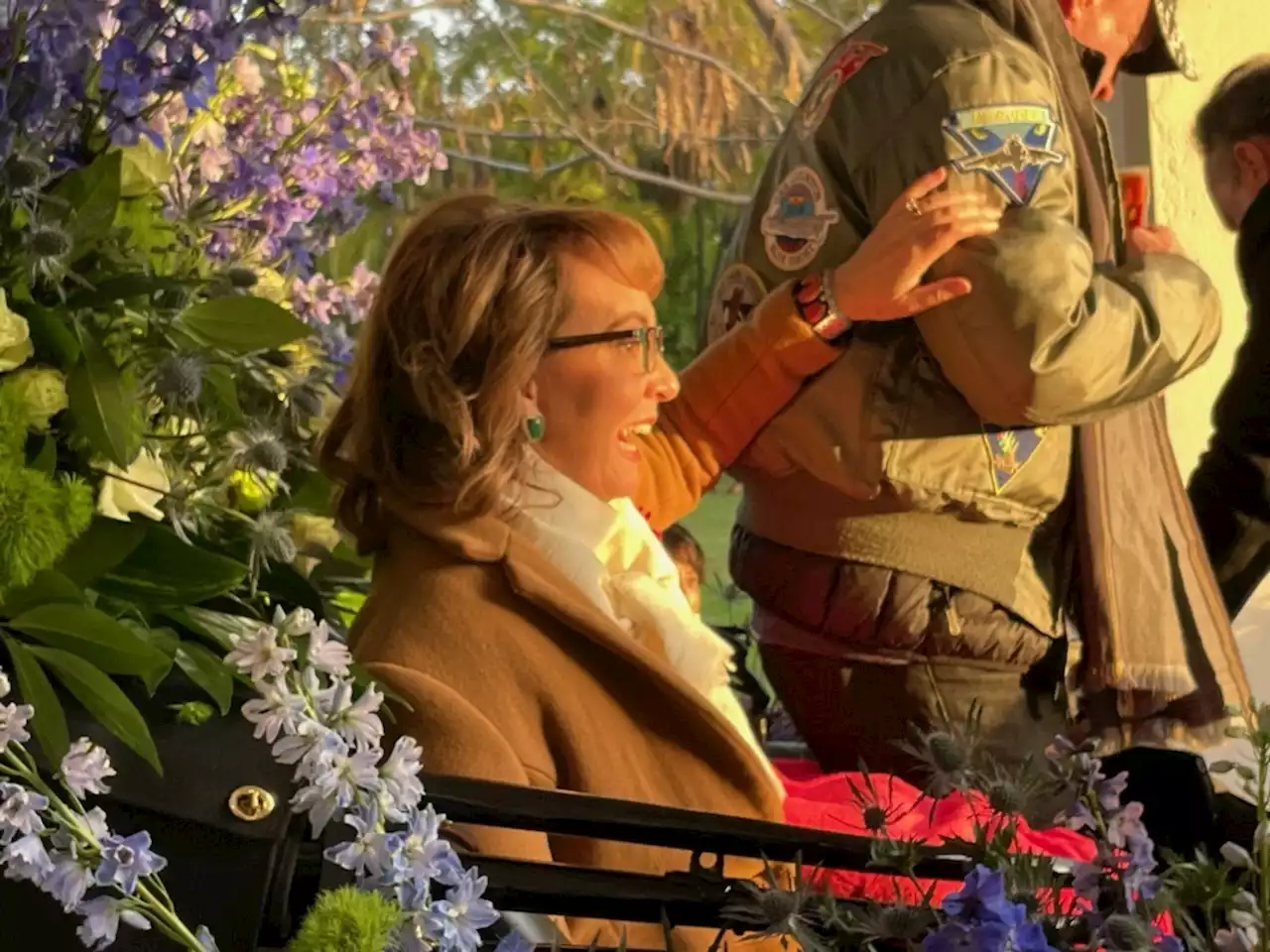 Gabby Giffords begins her Rose Parade ride as grand marshal