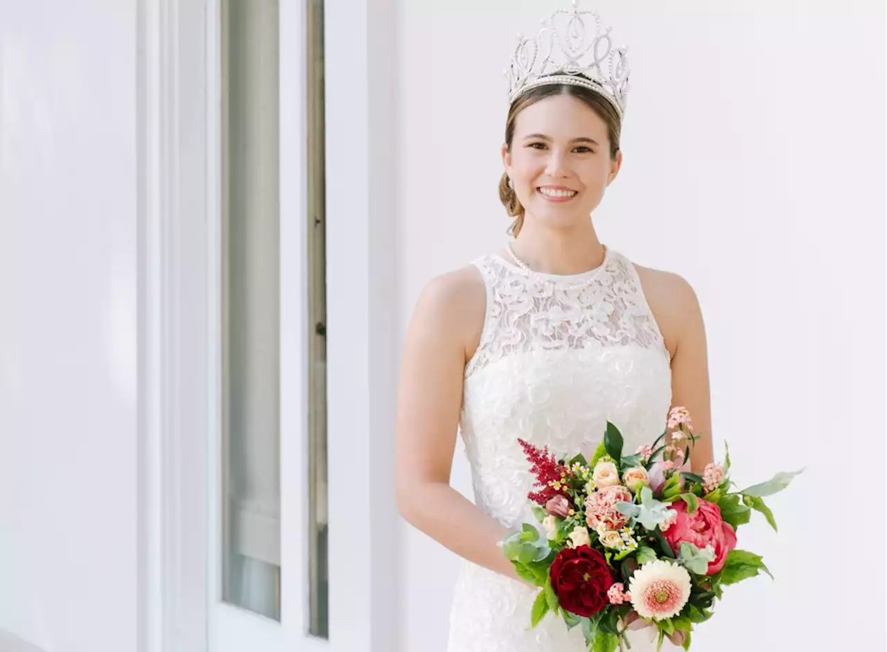 Rose Queen Bella Ballard and her court cheered as Rose Parade rolls out into 2023