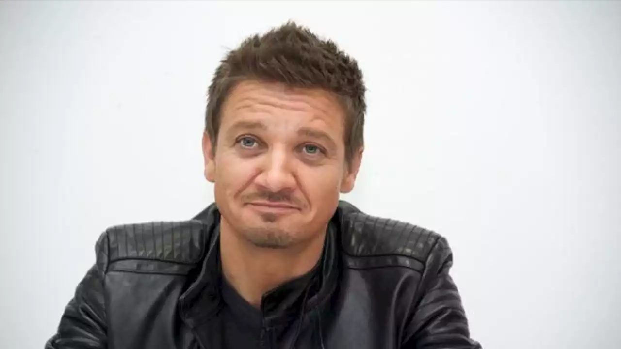 Usa, l’attore Jeremy Renner travolto dalla neve nel Nevada: è in gravi condizioni