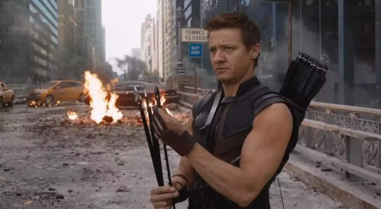 Jeremy Renner, l'attore degli Avengers in condizioni critiche: incidente mentre spalava la neve