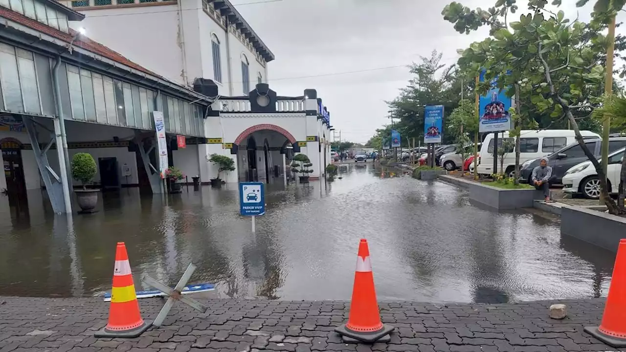 Banjir Semarang Mulai Surut, Perjalanan Kereta Api Kembali Normal