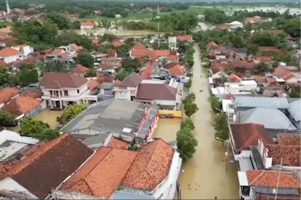 Kali Kemuning Meluap, Ratusan Rumah Warga Sampang Terendam Banjir