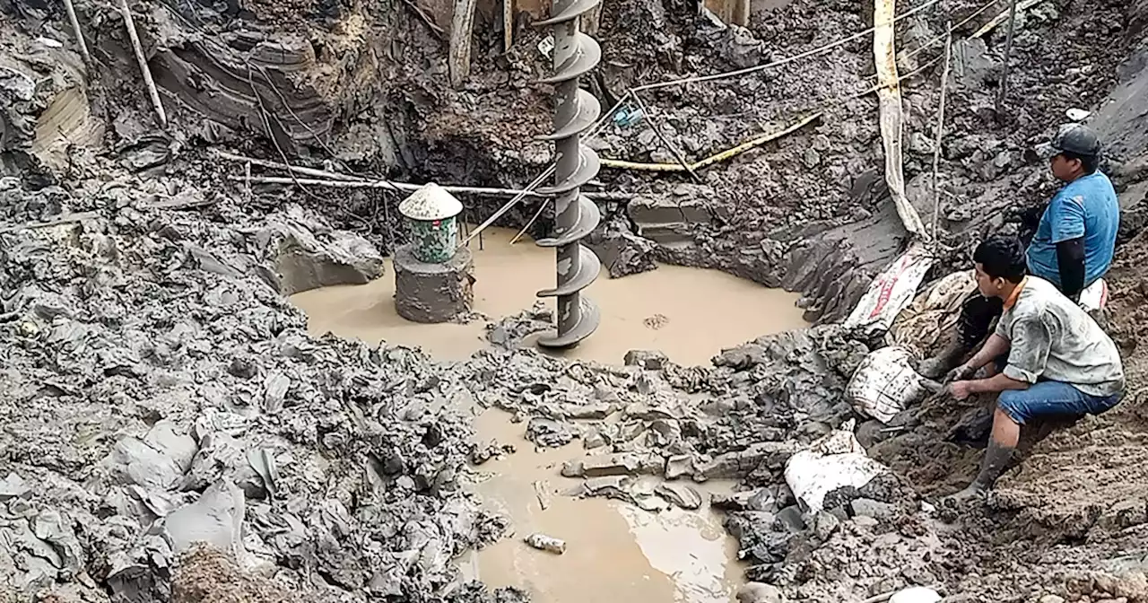 Rescuers in Vietnam try to save boy trapped in concrete pile