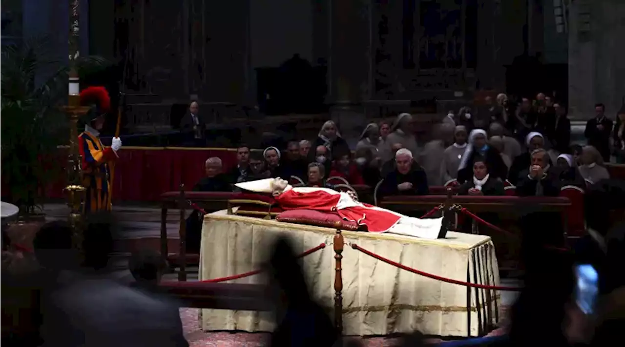 Detalles del funeral público de Benedicto XVI en la Basílica de San Pedro