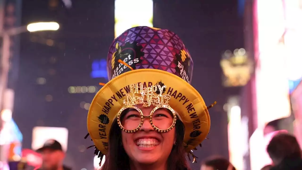 El mundo celebra Año Nuevo: así se recibió el 2023 en Nueva York, París y Río de Janeiro | Festejos con luces y fiestas