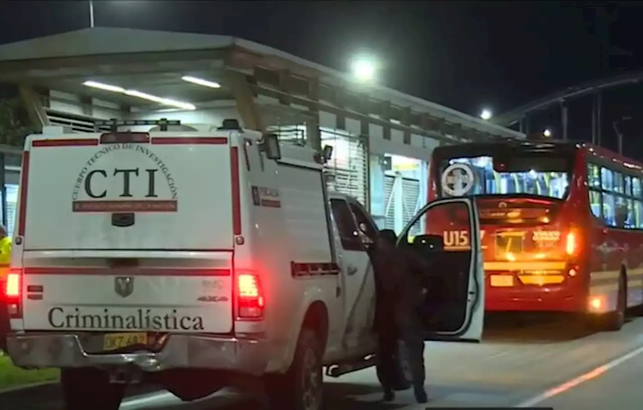 Muere joven luego de ser atacado con arma blanca en Transmilenio: le robaron el celular - Pulzo