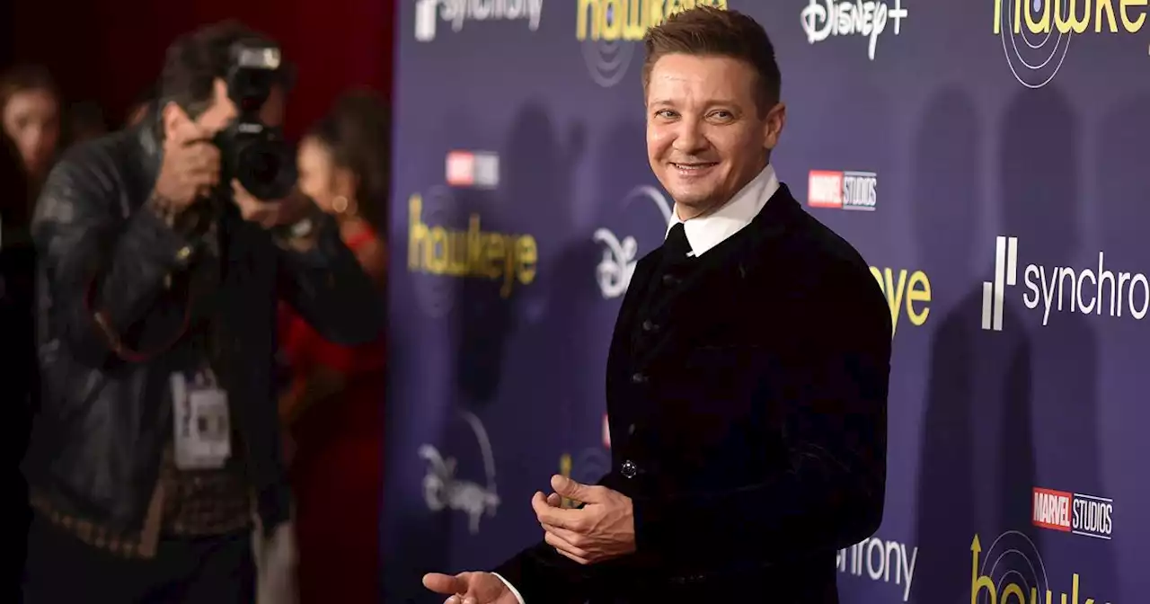 'Jeremy Renner è in condizioni critiche': l'attore degli Avengers ferito mentre spazzava la neve