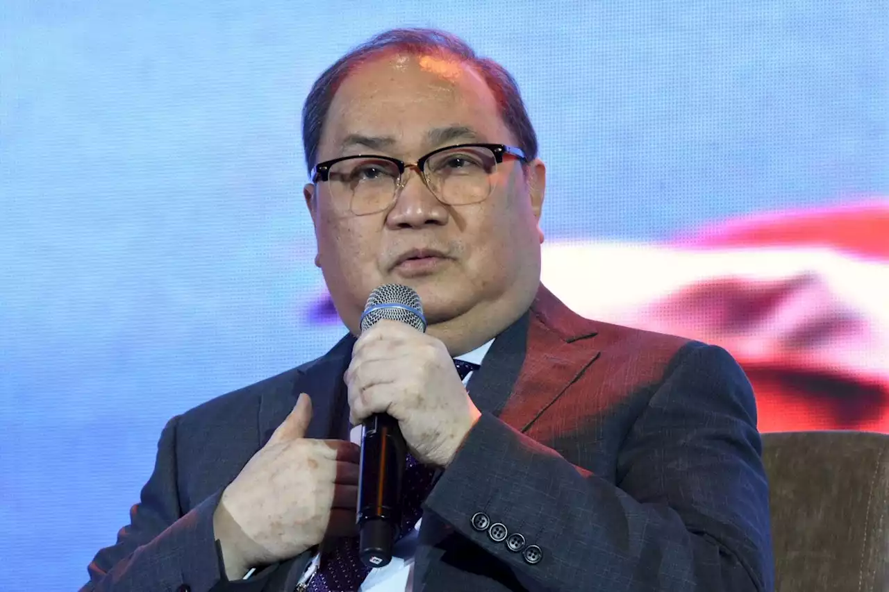 Manny Pangilinan offers help to gov't after New Year’s Day mess in NAIA