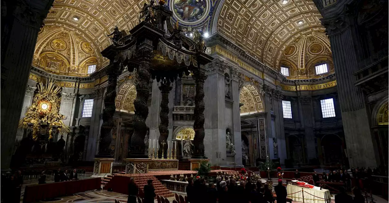 Crowds view body of former Pope Benedict in St. Peter's