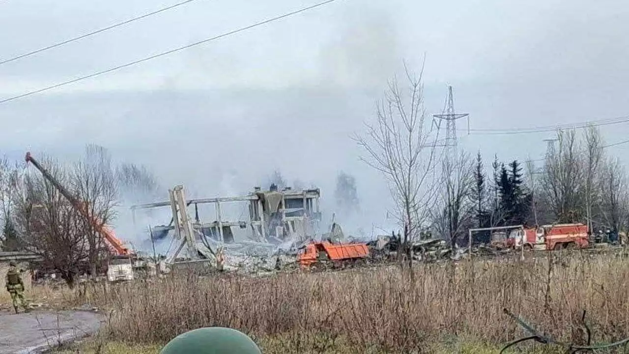 Gli ucraini colpiscono la base russa di Makiivka: '400 soldati russi morti'