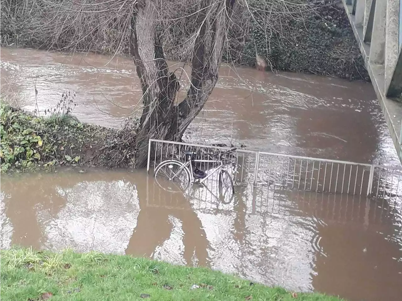 River levels remain high even though flood barriers 'not needed' at Shrewsbury car park