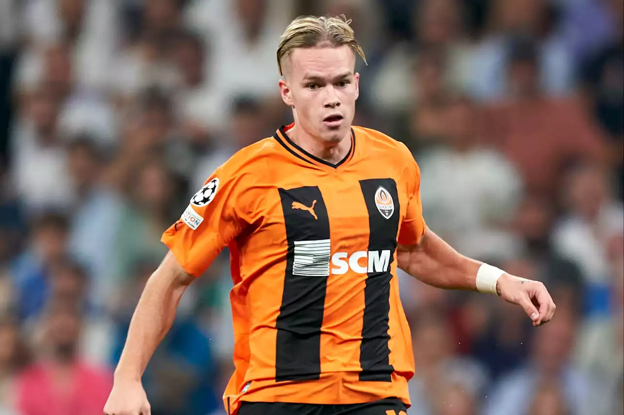 Arsenal submit second bid for Shakhtar winger Mudryk amid fresh Chelsea interest