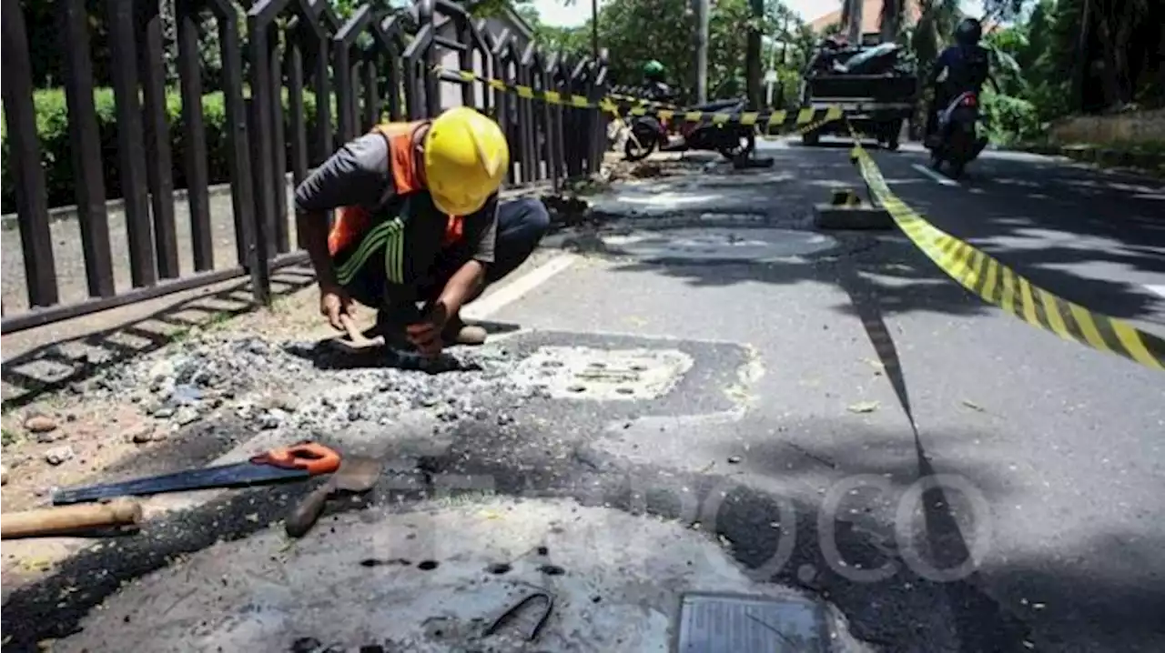 Anak Buah Heru Budi Perbaiki Sumur Resapan yang Bikin Truk Terperosok di Jakpus