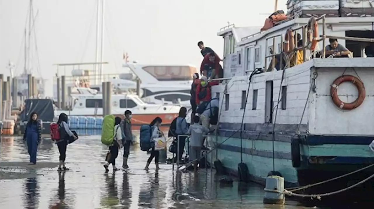 Cuaca Buruk, Kapal Bawa 65 Penumpang di Perairan Kepulauan Seribu Patah Kemudi