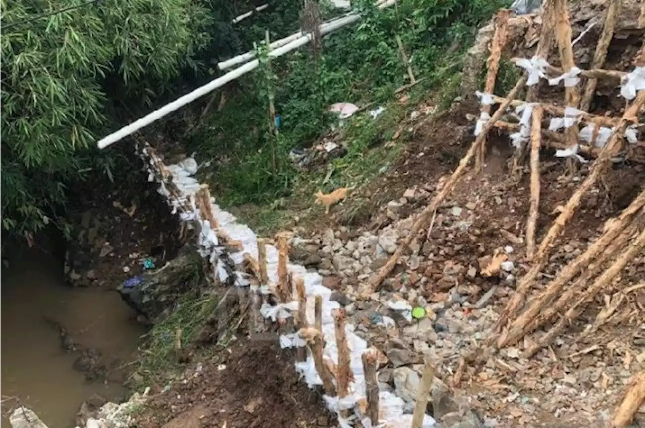 Longsor di Kembangan, Pemkot Jakbar Bangun Gabion Sepanjang 23 Meter di Tepi Kali Angke