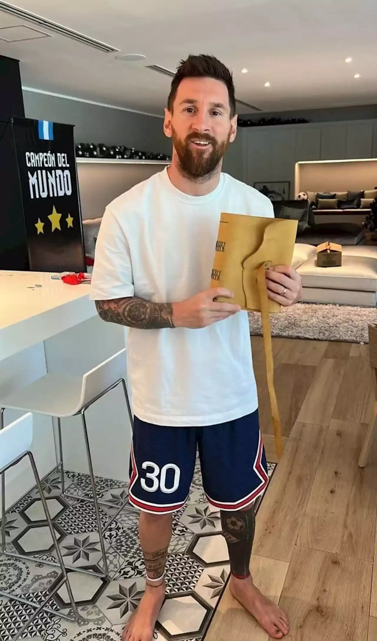 El regalo especial que recibió Messi antes de volver a París - TyC Sports