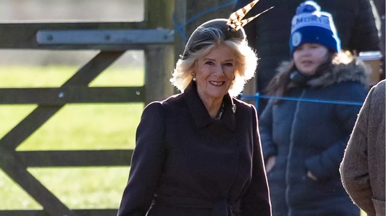 Carlos III y Camilla (con toque español) estrenan 2023 con misa en Sandringham