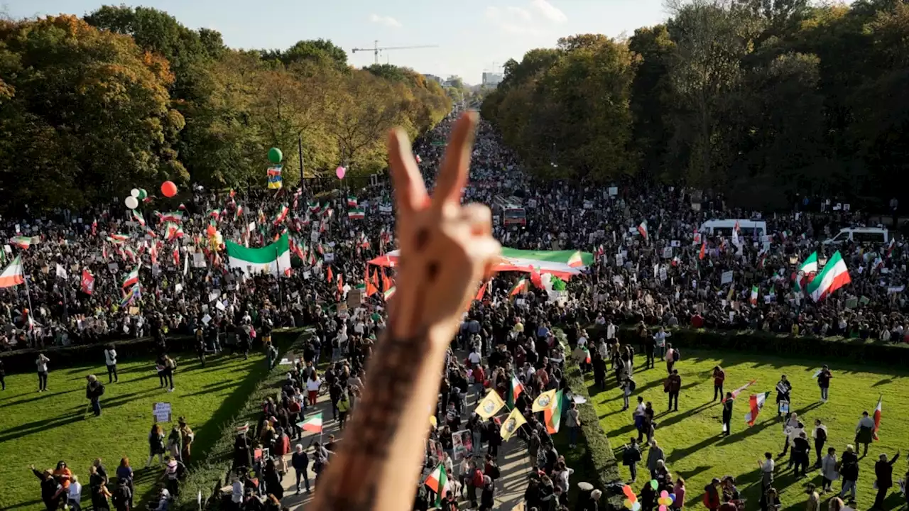 Media Iran: Demonstrasi di Semirom, Satu Polisi Tewas