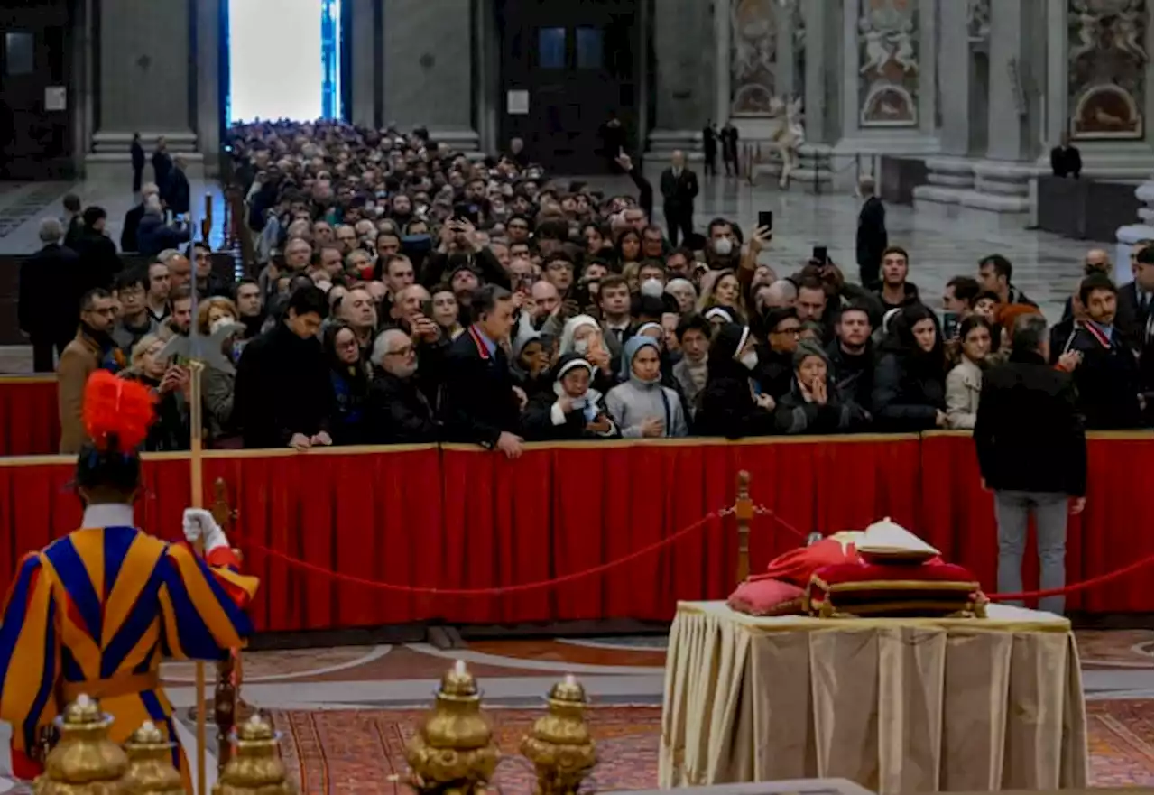 Tens of thousands view Benedict XVI's body at Vatican