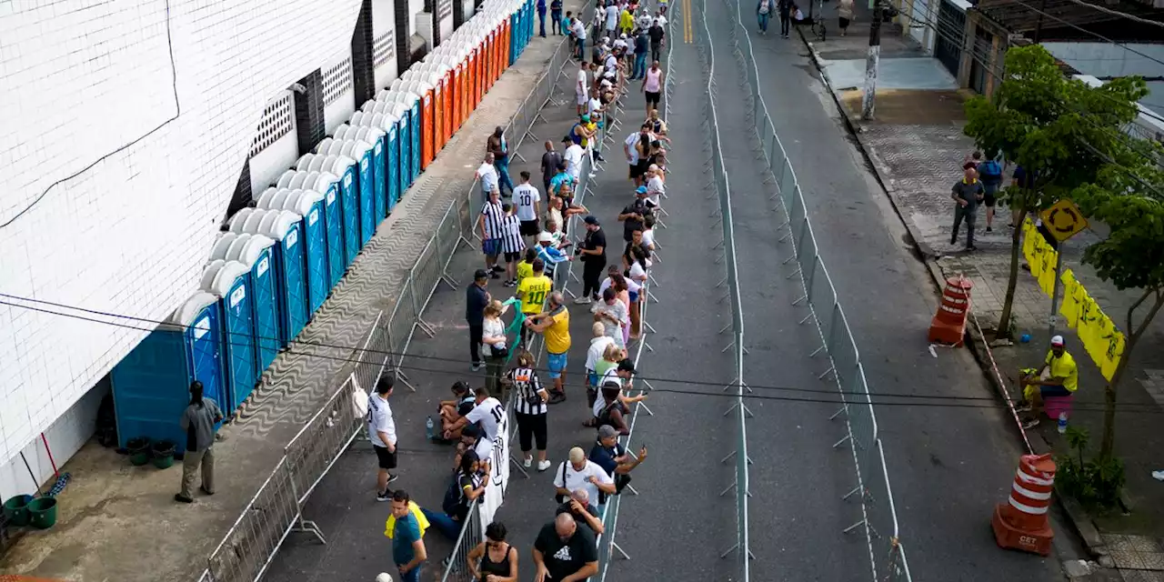 Fans mourn Pelé at public viewing in Brazil stadium