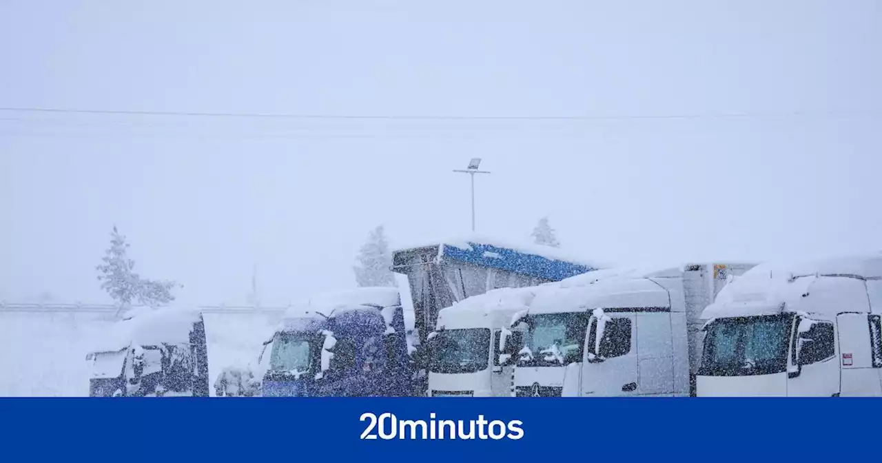 Más de 1.800 camiones pasan la noche embolsados en Burgos a causa del temporal