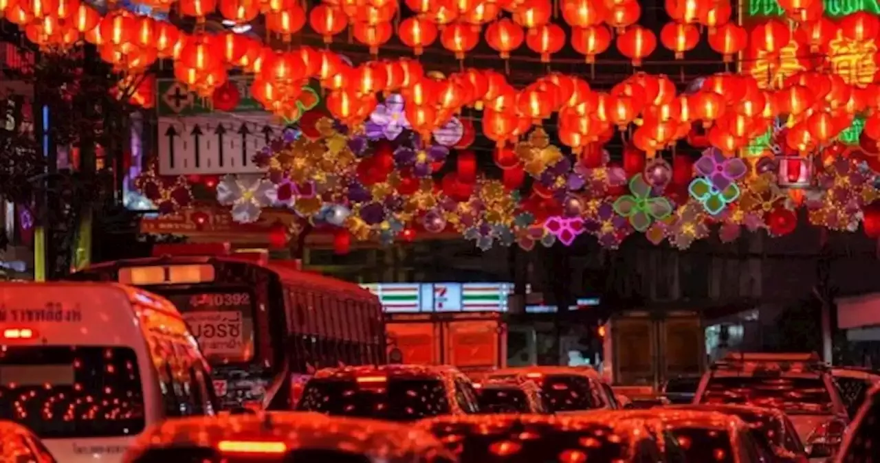 For Chinese New Year tourists, retailers roll out rabbit dances, red lanterns