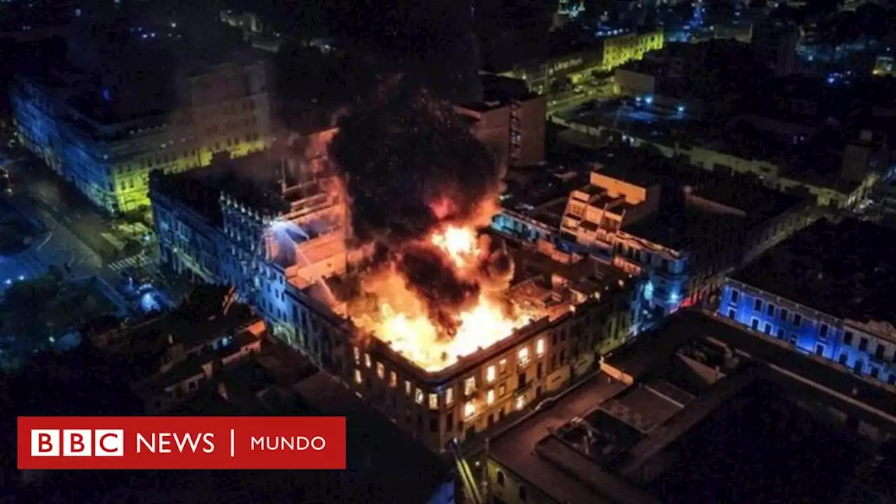 La jornada de la 'toma de Lima' termina con fuertes enfrentamientos y el incendio de un edificio en el centro histórico de la capital peruana - BBC News Mundo