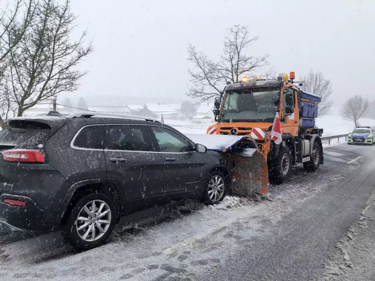 Wintereinbruch und Schneefall im Vulkaneifelkreis führt zu liegen gebliebenen Fahrzeugen und Unfällen --- (Cityreport24-Nachrichtenblog)