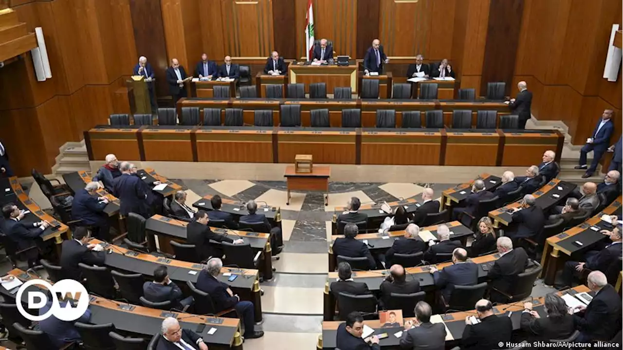 نائبان لبنانيان ينفذان اعتصاماً مفتوحاً في البرلمان حتى انتخاب رئيس | DW | 20.01.2023