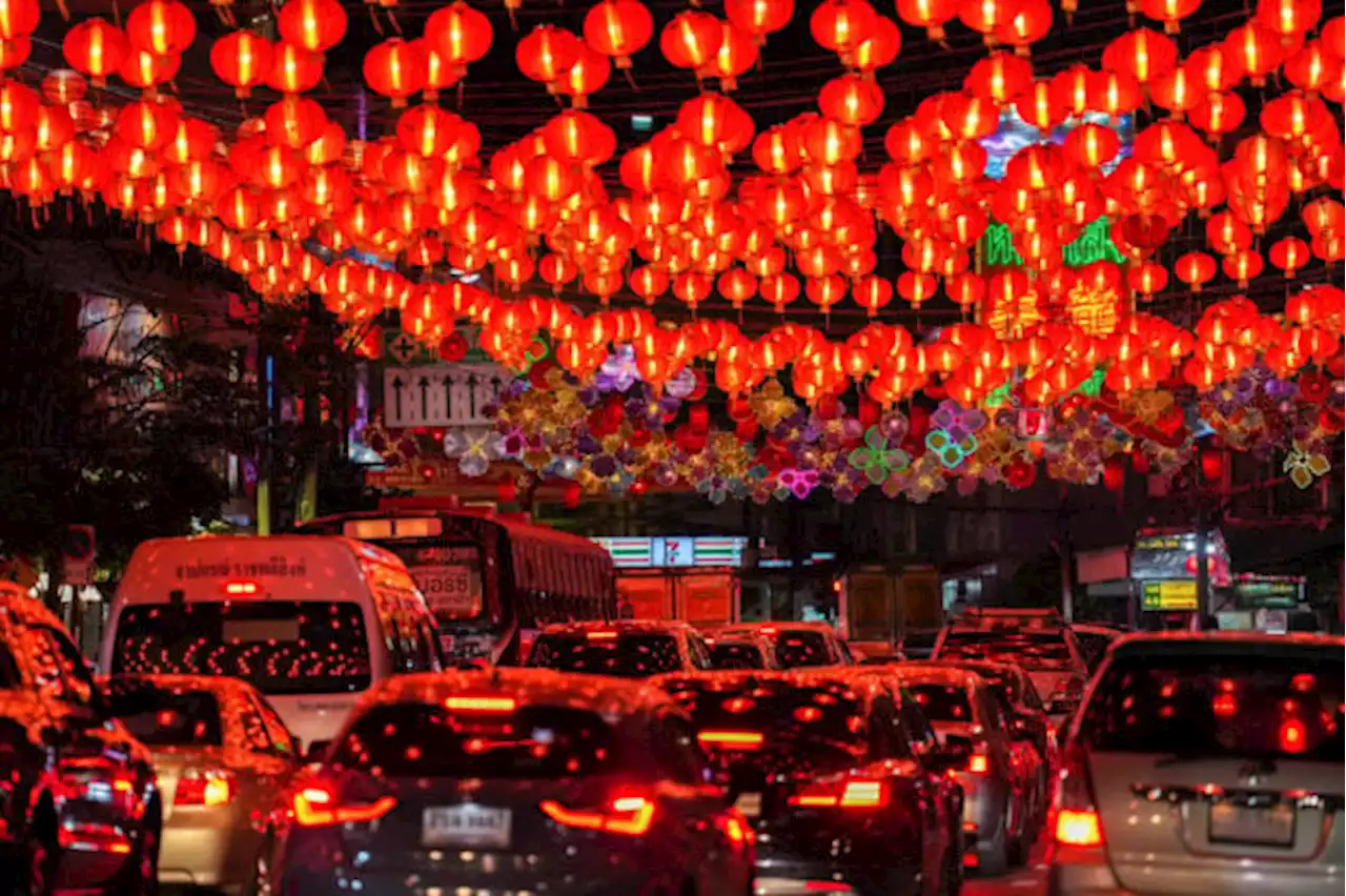 For Chinese Lunar New Year tourists, retailers roll out rabbit dances, red lanterns