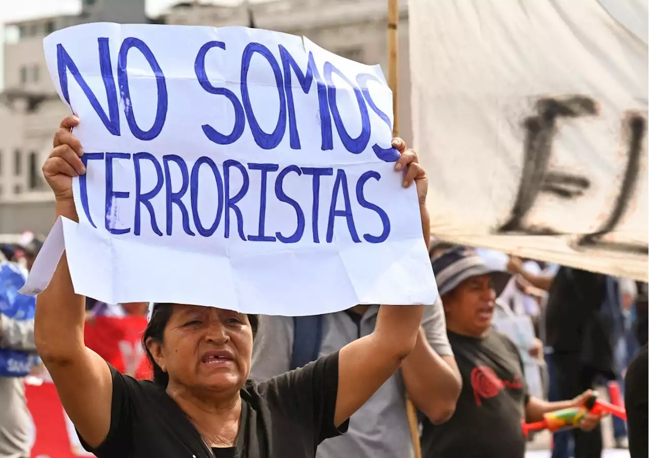 Milhares de manifestantes em Lima e no resto do Peru exigem renúncia de presidente