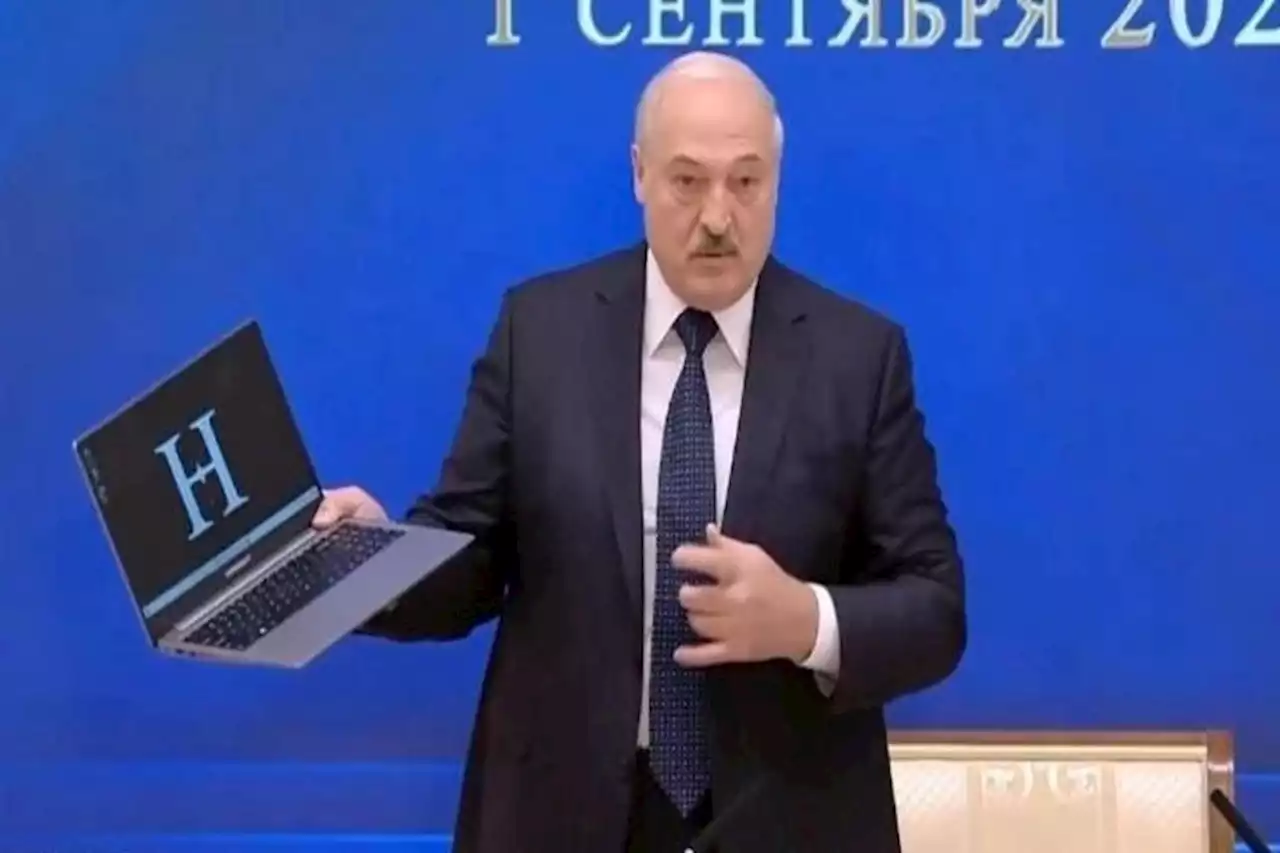 Лукашенко распорядился заменить в своем кабинете компьютеры Apple на белорусские Horizont