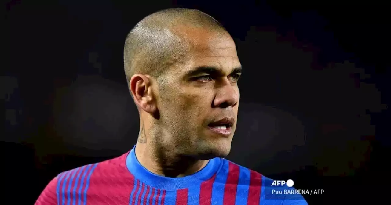 Envían a la cárcel a Dani Alves por agresión sexual