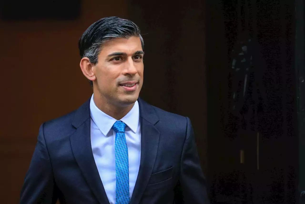 Rishi Sunak fined for not wearing a seatbelt