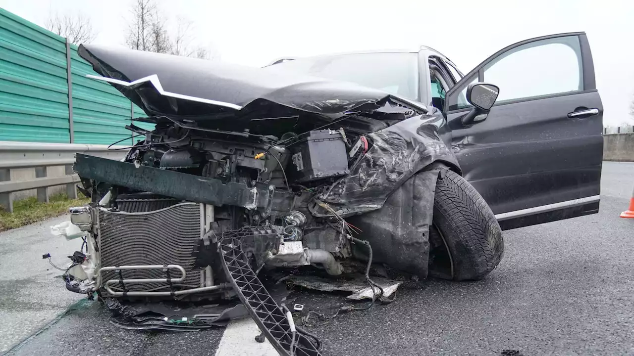 Pkw-Lenker kollidierte auf A1 mit Leitschiene