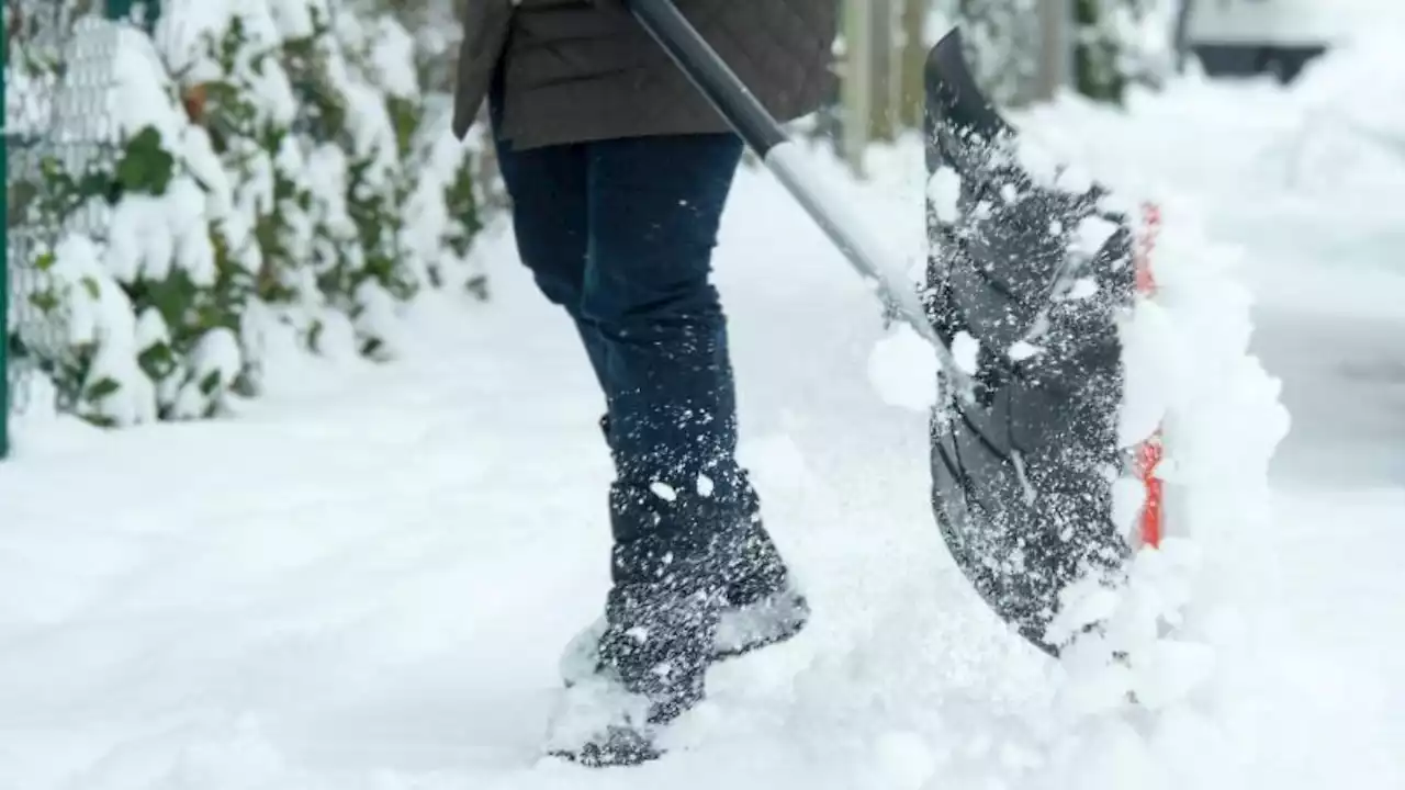 Wer muss Gehwege vom Schnee befreien?