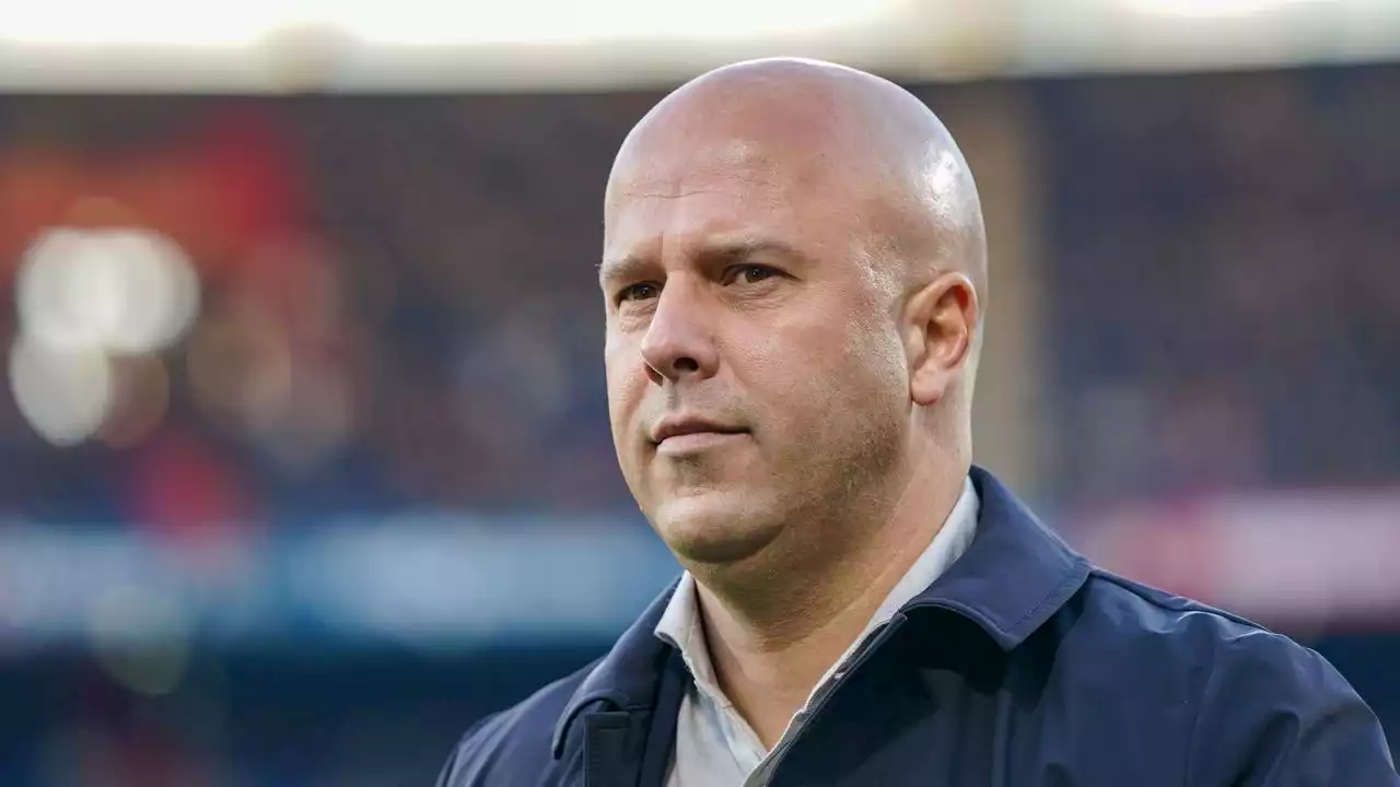 Feyenoord-trainer Slot heeft nog steeds hoge pet op van worstelend Ajax