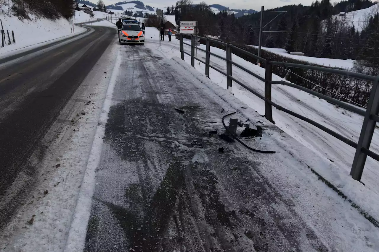 Urnäsch AR: Fahrzeuglenkerin (34) nach Unfall weitergefahren