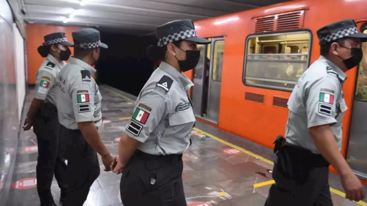 Amurallan Palacio Nacional ante la manifestación contra la Guardia Nacional en el Metro