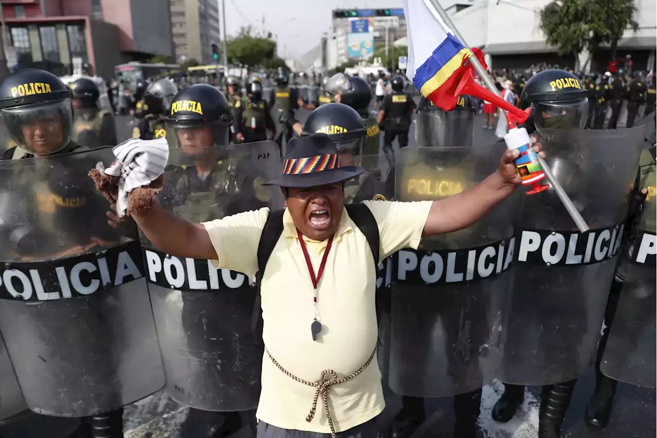 La 'toma de Lima' lleva al corazón de Perú a miles de manifestantes que exigen elecciones y la dimisión de Boluarte