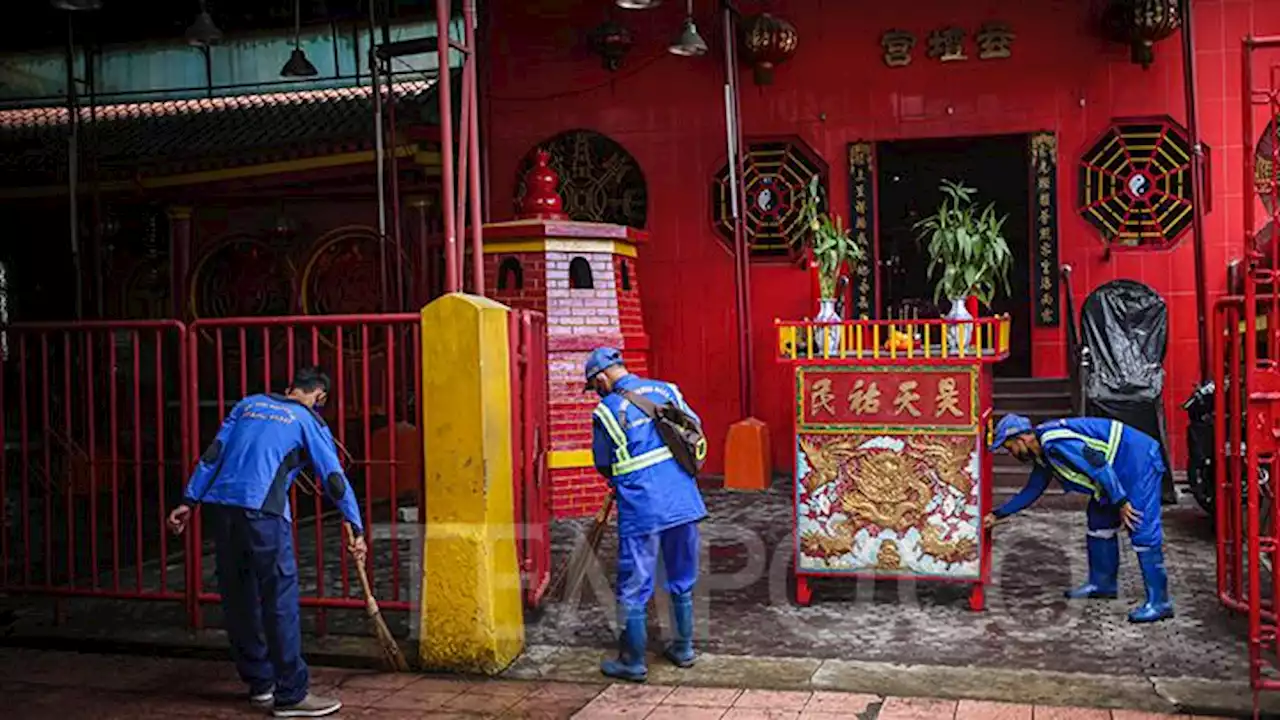 Persiapan Vihara Dharma Bakti Jelang Hari Raya Imlek