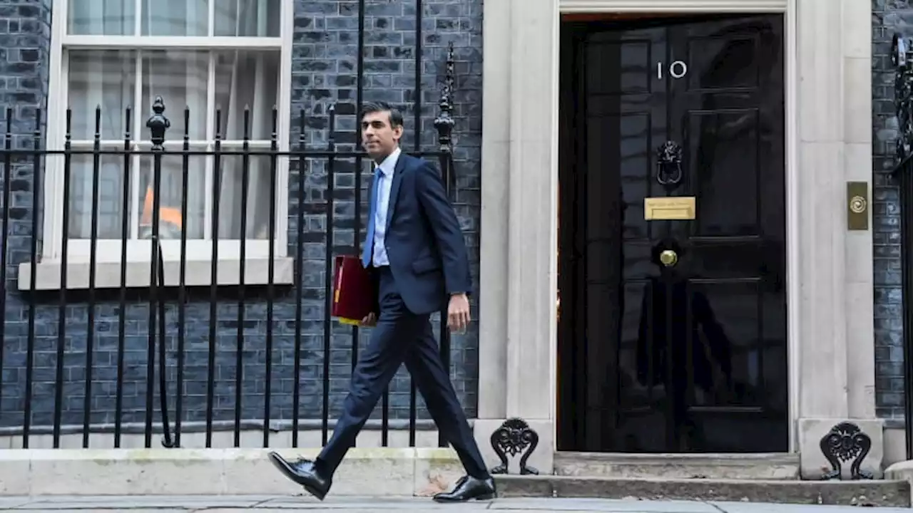 British Prime Minister Rishi Sunak apologizes for not wearing seatbelt - Autoblog