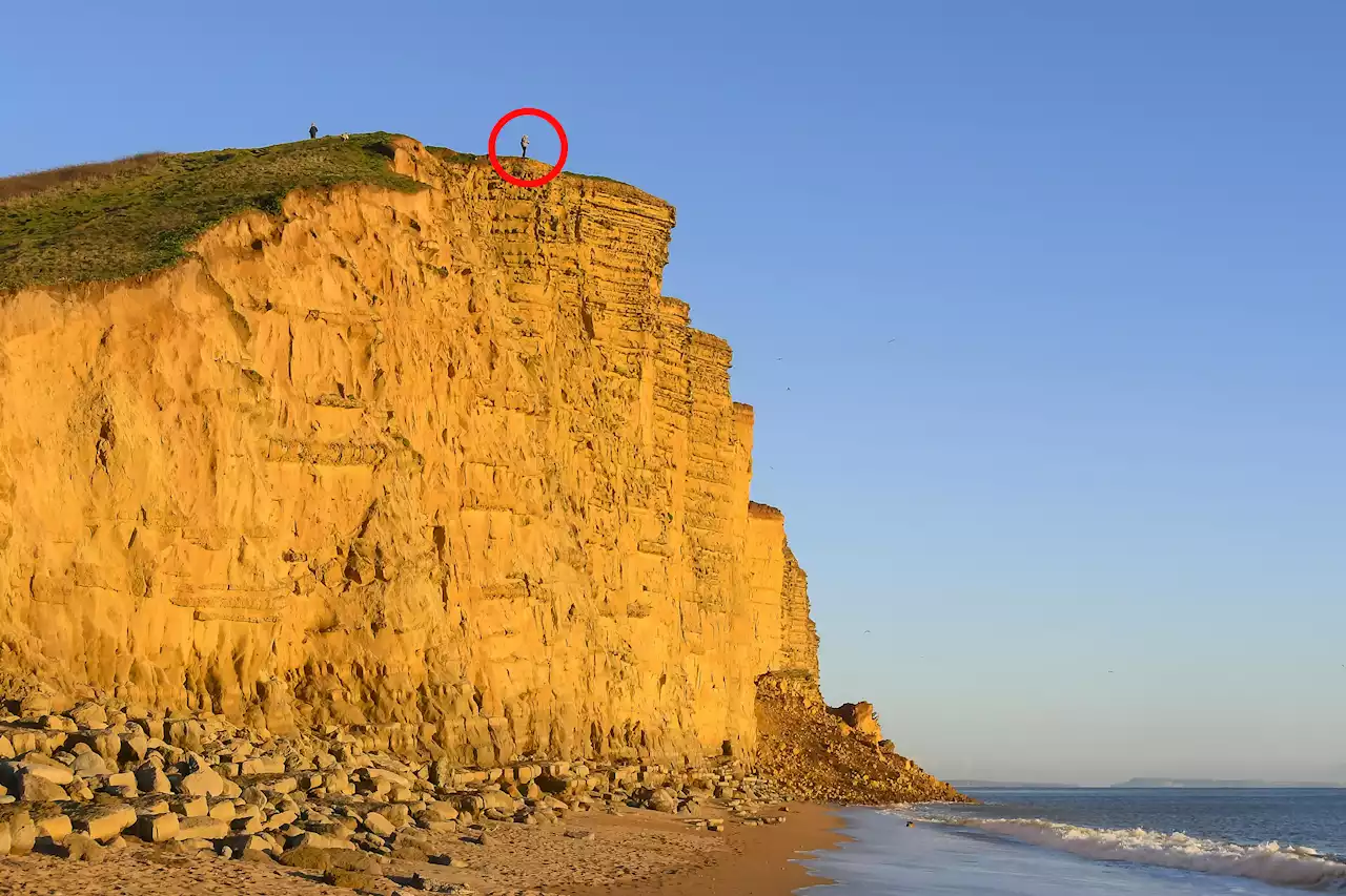 Idiot stands on edge of crumbling Broadchurch cliffs after rockfall