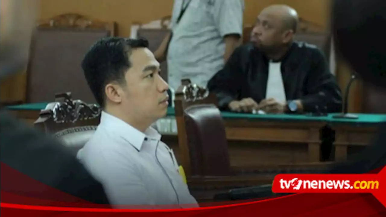 Posisi Duduk Ahli Meringankan Terdakwa Arif Rachman Ditegur, Ketua Majelis Hakim: Tolong Duduknya