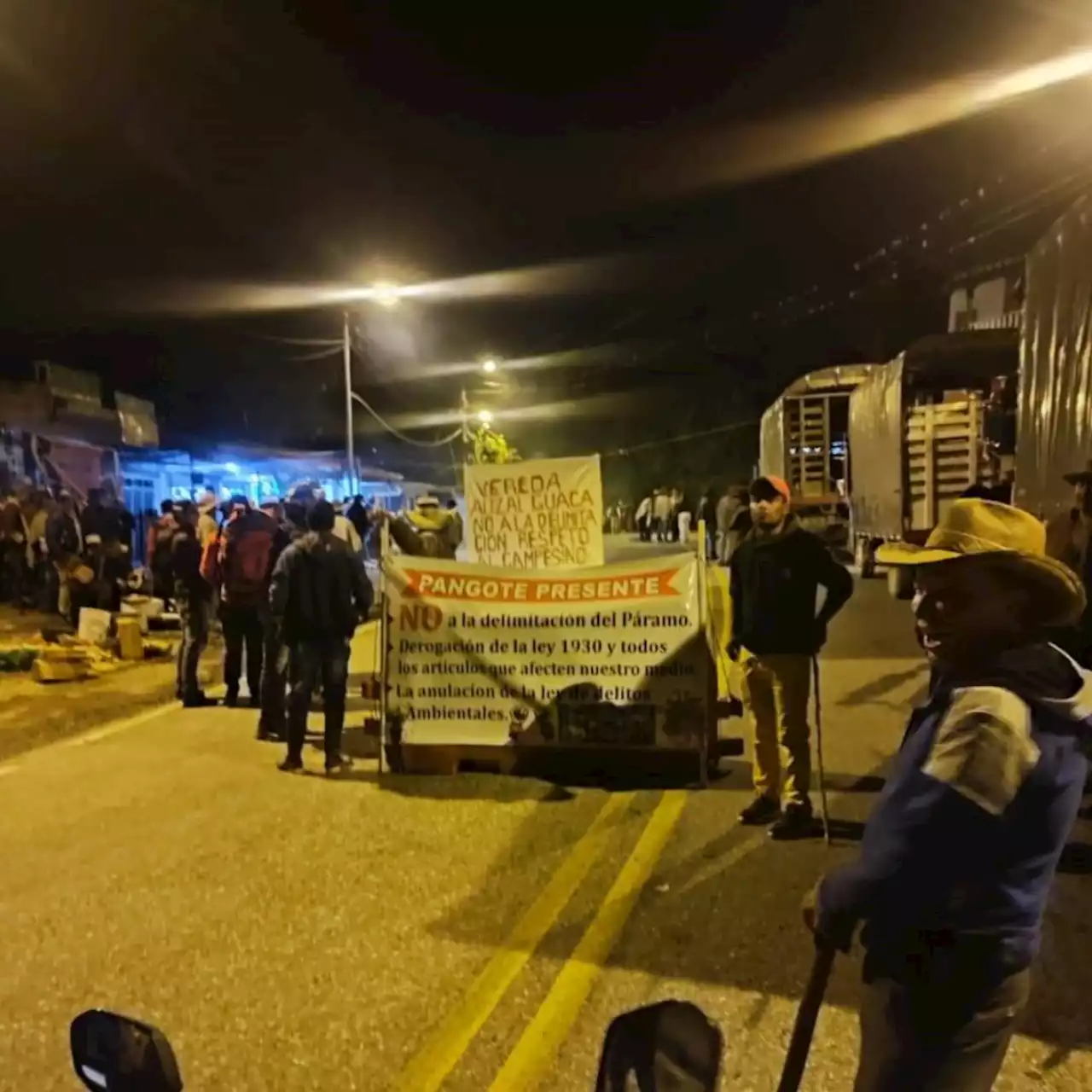 Video: Cerradas vías a Bogotá y Cúcuta tras protesta de parameros en Santander