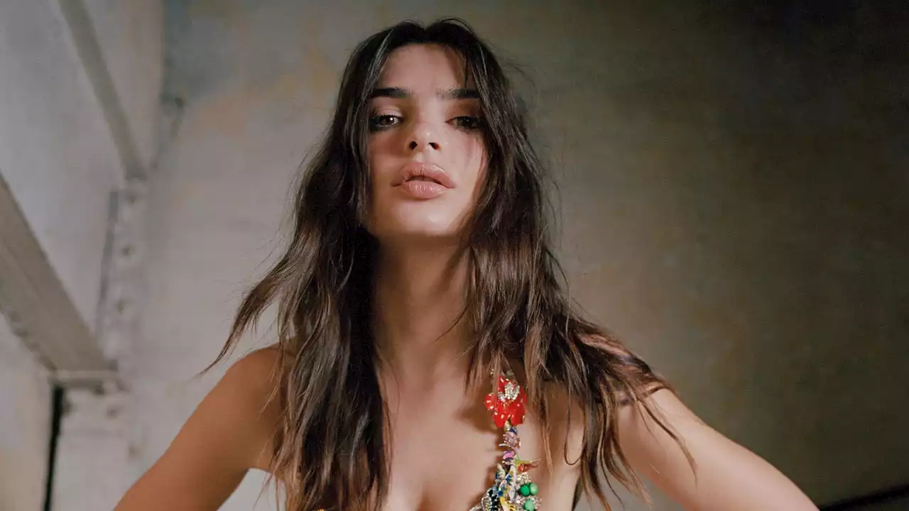 Emily Ratajkowski: Diese 5 Fehler würde sie nie machen, wenn sie Parfum aufträgt