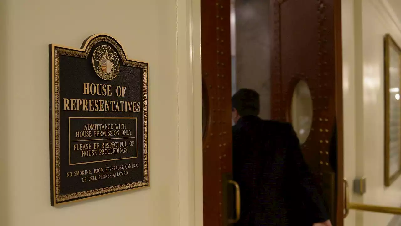 Why Are Women Now Required to Cover Their Arms in the Missouri State House?