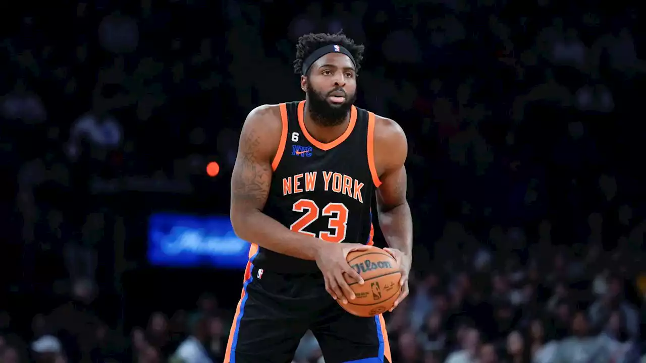 Knicks C Mitchell Robinson out at least 3 weeks after surgery to repair broken thumb