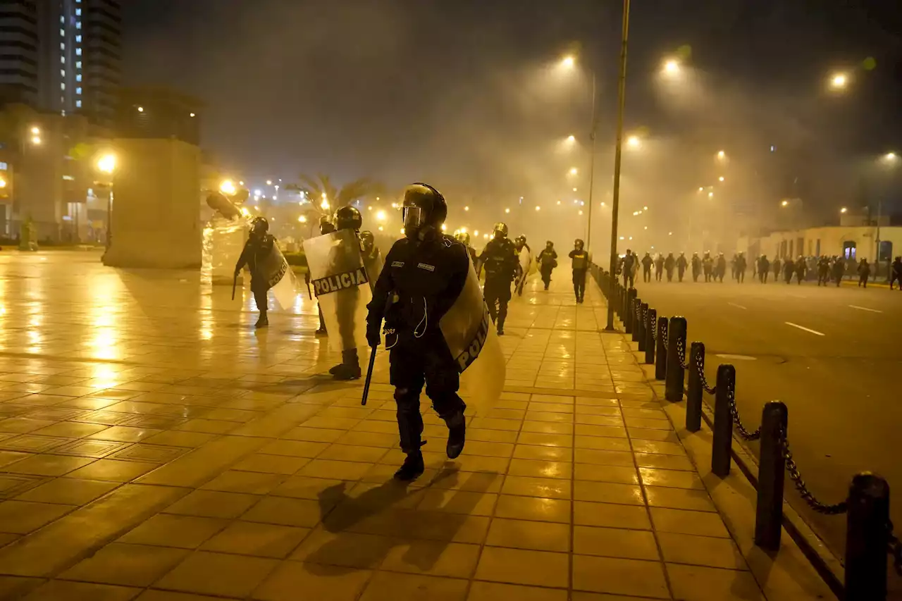 Despite tear gas, Peru protesters vow to keep demonstrating